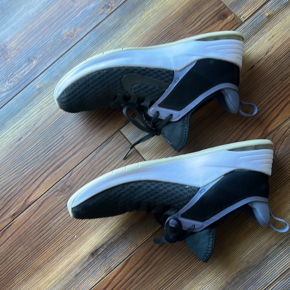 Nike Air Max Bella TR2 women’s black purple athletic running shoes. Size 8 - Picture 4 of 7